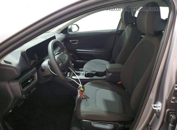3KPFT4DE7TE326727 2026 KIA K4 Gray Вид салону спереду
