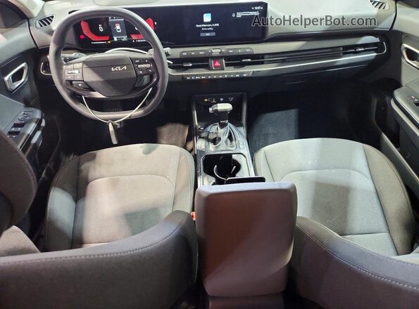 3KPFT4DE8SE007593 2025 KIA K4 Red Dashboard view