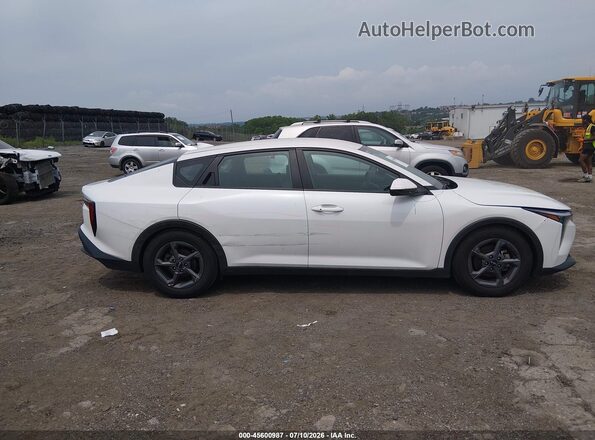 3KPFT4DE8SE029920 2025 KIA K4 White Vista interior trasera