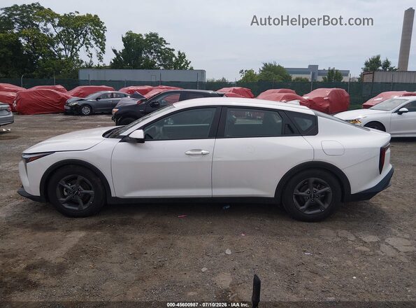 3KPFT4DE8SE029920 2025 KIA K4 White Vista interior de 360 grados