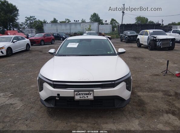 3KPFT4DE8SE029920 2025 KIA K4 White Vista del cuadro de instrumentos