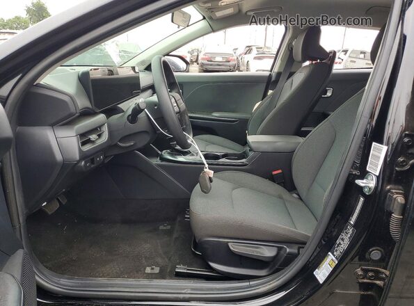 3KPFT4DE8SE066644 2025 KIA K4 Black Вид салону спереду