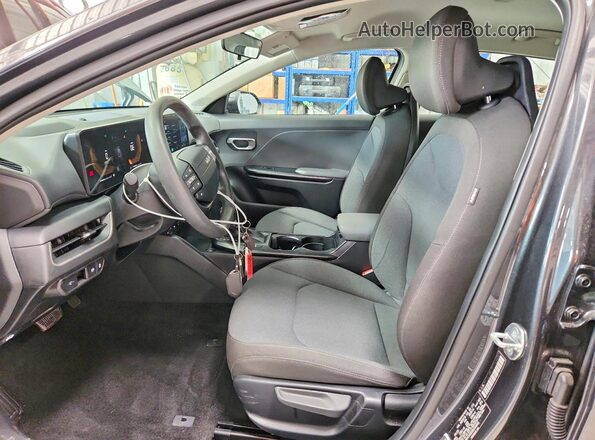 3KPFT4DE8SE094945 2025 KIA K4 Gray Widok wnętrza z przodu