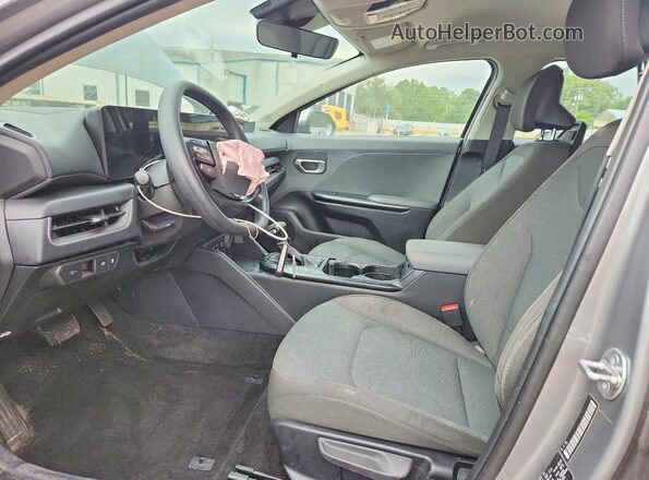 3KPFT4DE8SE109766 2025 KIA K4 Silver Вид салону спереду
