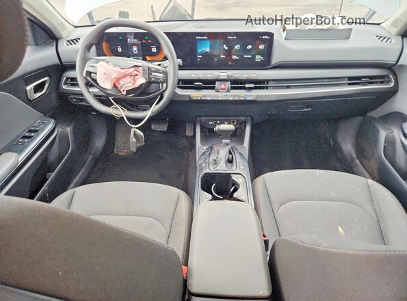 3KPFT4DE8SE109766 2025 KIA K4 Silver Вид панелі приладів