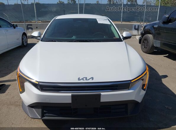 3KPFT4DE8SE145585 2025 KIA K4 White Vista del cuadro de instrumentos