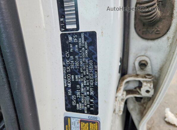 3KPFT4DE8SE148969 2025 KIA K4 White Vista del compartimento del motor