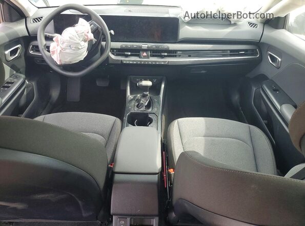 3KPFT4DE8SE222360 2025 KIA K4 Black Vista del salpicadero
