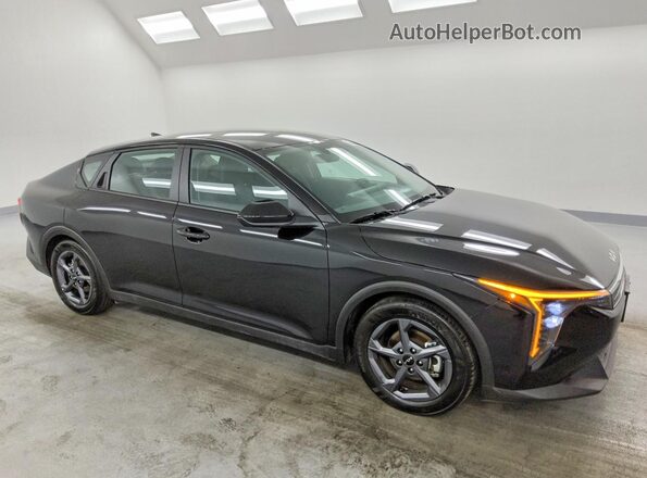 3KPFT4DE8TE257675 2026 KIA K4 Black Front right