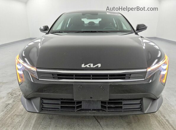 3KPFT4DE8TE257675 2026 KIA K4 Black Front view