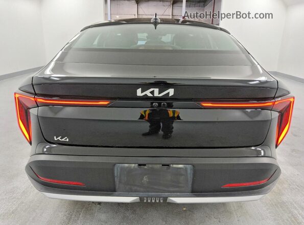 3KPFT4DE8TE257675 2026 KIA K4 Black Rear view