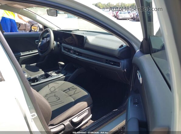 3KPFT4DE8TE278929 2026 KIA K4 Gray Vista interior delantera