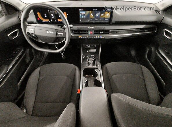 3KPFT4DE8TE304879 2026 KIA K4 Green Вид панелі приладів