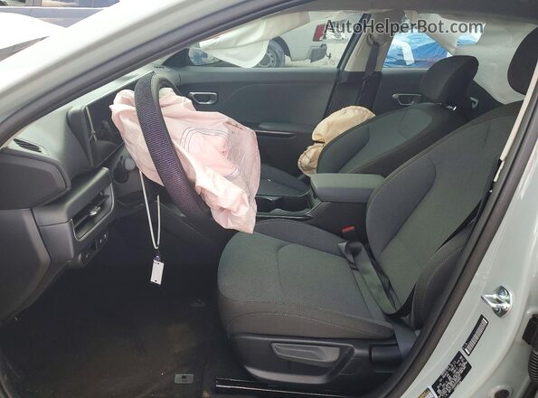 3KPFT4DE8TE320001 2026 KIA K4 Green Front interior view