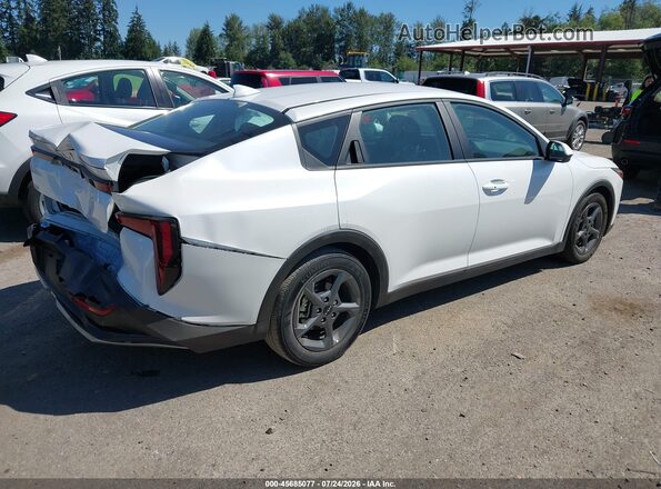 3KPFT4DE9SE008381 2025 KIA K4 White უკანა მარჯვენა