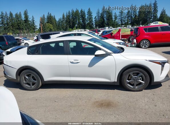 3KPFT4DE9SE008381 2025 KIA K4 White უკანა სალონის ხედი