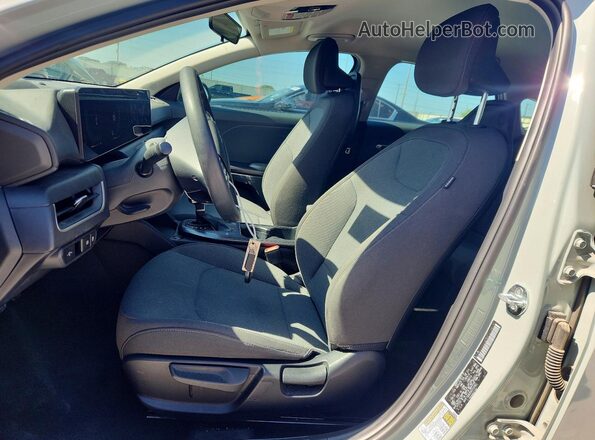 3KPFT4DE9SE010082 2025 KIA K4 Gray Front interior view