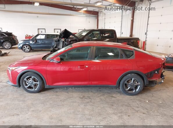 3KPFT4DE9SE090211 2025 KIA K4 Red Սալոնի 360 աստիճան տեսք