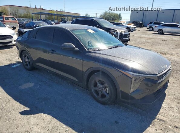 3KPFT4DE9SE102857 2025 KIA K4 Gray Delantero derecho