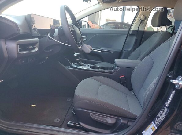 3KPFT4DE9SE178689 2025 KIA K4 Black წინა სალონის ხედი