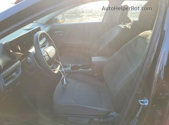 3KPFT4DE9SE180409 2025 KIA K4 Charcoal წინა სალონის ხედი
