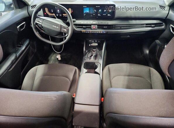 3KPFT4DE9TE253182 2026 KIA K4 Turquoise Вид панелі приладів