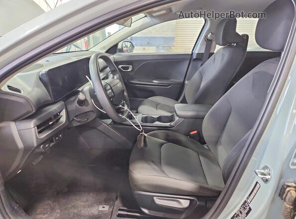 3KPFT4DE9TE253182 2026 KIA K4 Turquoise Вид салону спереду