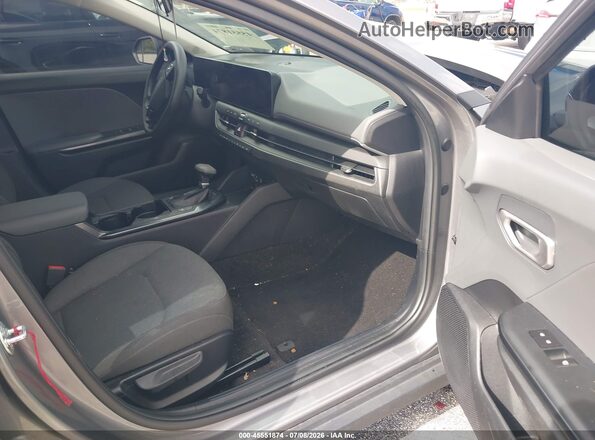 3KPFT4DEXSE004792 2025 KIA K4 Gray Widok wnętrza z przodu