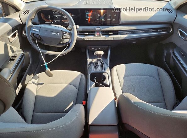 3KPFT4DEXSE088368 2025 KIA K4 Gray Dashboard view