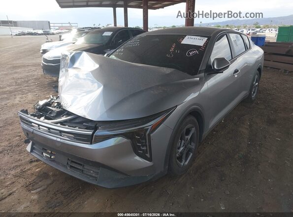 3KPFT4DEXSE102043 2025 KIA K4 Серый Передняя левая четверть