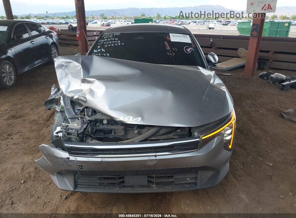 3KPFT4DEXSE102043 2025 KIA K4 Серый Вид спереди