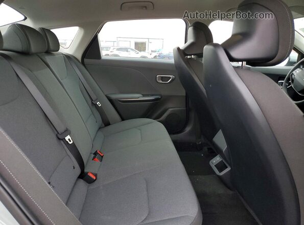 3KPFT4DEXSE213613 2025 KIA K4 Green უკანა სავარძლების ხედი