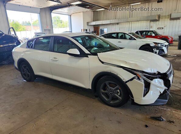 3KPFT4DEXTE283193 2026 KIA K4 Белый Передняя правая четверть