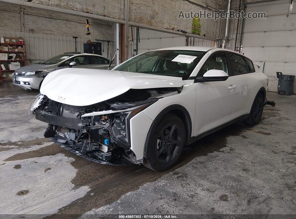 3KPFT4DEXTE298387 2026 KIA K4 Белый Передняя левая четверть
