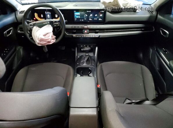 3KPFT4DEXTE317648 2026 KIA K4 Black წინა პანელის ხედი