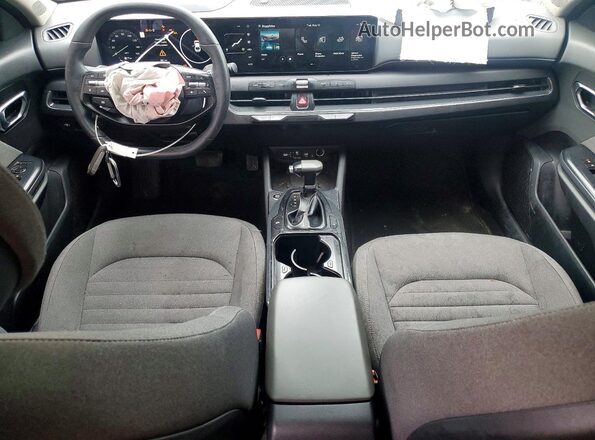 3KPFU4DE0SE053416 2025 KIA K4 Black Vista del salpicadero