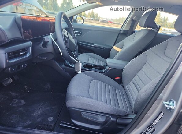 3KPFU4DE0SE170140 2025 KIA K4 Серый Вид салона спереди