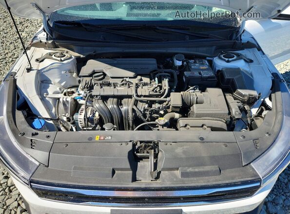 3KPFU4DE1SE200522 2025 KIA K4 White Вид задньої частини салону