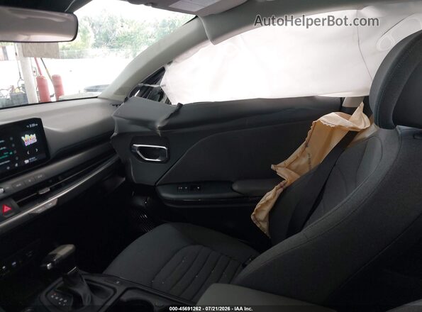 3KPFU4DE2SE010535 2025 KIA K4 Зеленый Вид салона спереди