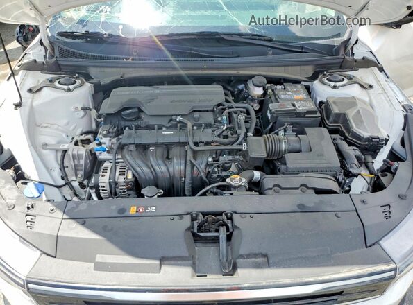 3KPFU4DE2SE039565 2025 KIA K4 White Rear interior view