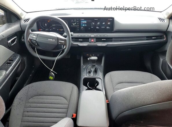 3KPFU4DE2SE056754 2025 KIA K4 Black Widok deski rozdzielczej