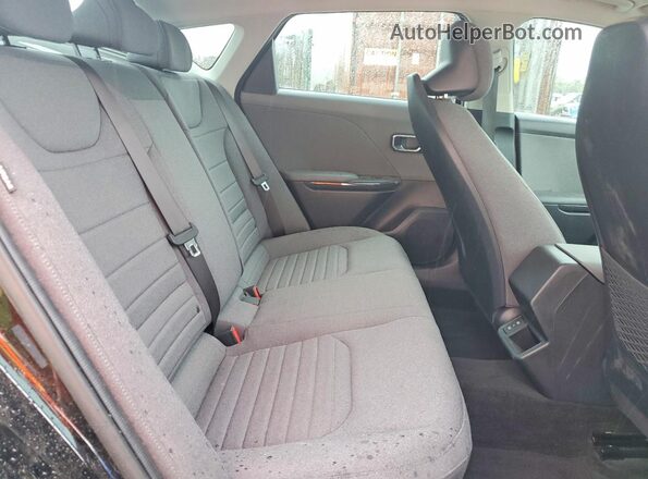 3KPFU4DE2SE056754 2025 KIA K4 Black Widok tylnych siedzeń