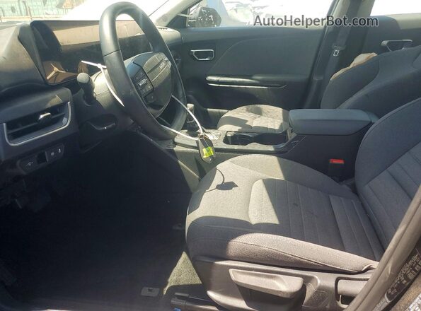 3KPFU4DE2SE215174 2025 KIA K4 Gray წინა სალონის ხედი