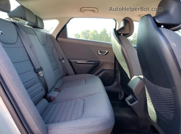 3KPFU4DE3SE042524 2025 KIA K4 Gray Widok tylnych siedzeń