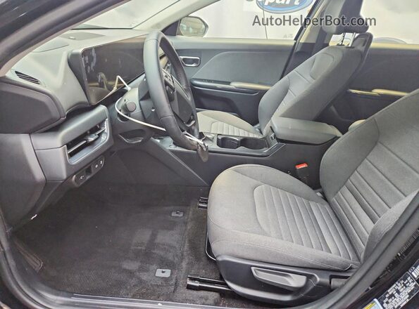 3KPFU4DE3SE243064 2025 KIA K4 Black Вид салону спереду