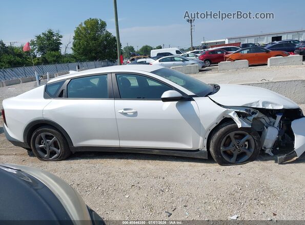 3KPFU4DE5SE123430 2025 KIA K4 White Սալոնի հետևի տեսք