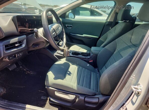 3KPFU4DE6SE007394 2025 KIA K4 Gray Front interior view