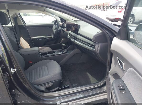 3KPFU4DE6SE211449 2025 KIA K4 Gray Front interior view