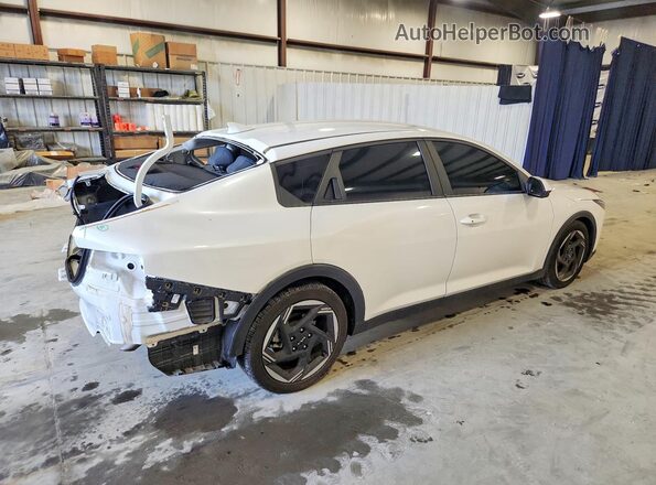 3KPFU4DE7SE009929 2025 KIA K4 White Rear right