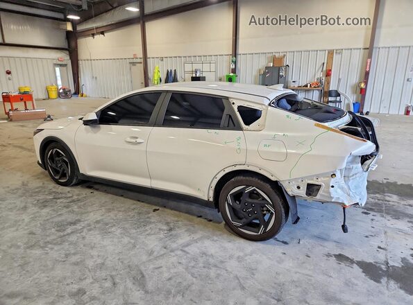 3KPFU4DE7SE009929 2025 KIA K4 White Rear left